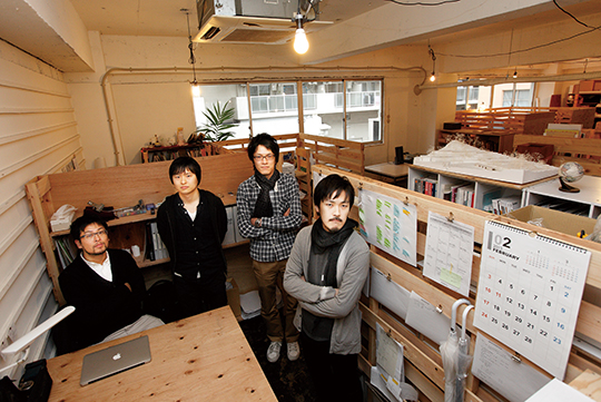FACTO代表の堤庸策氏とシェアオフィスを利用しているクリエイター