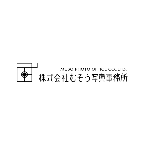 「株式会社むそう写真事務所」のロゴ