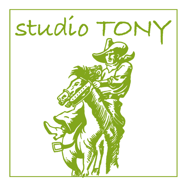 「スタジオ トニー」のロゴ
