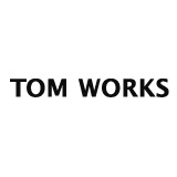 「Tom works」のロゴ