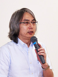 川本康氏