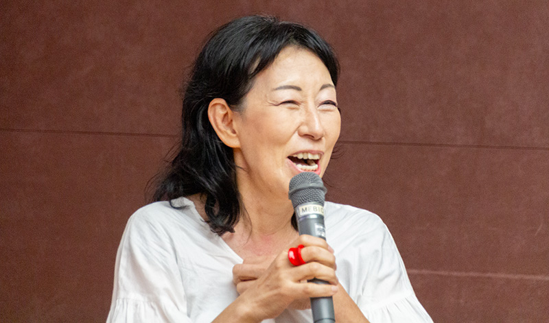 礒村輝美氏